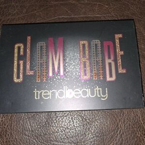 NWT Trendbeauty Glam Babe eye‎ shadow palette